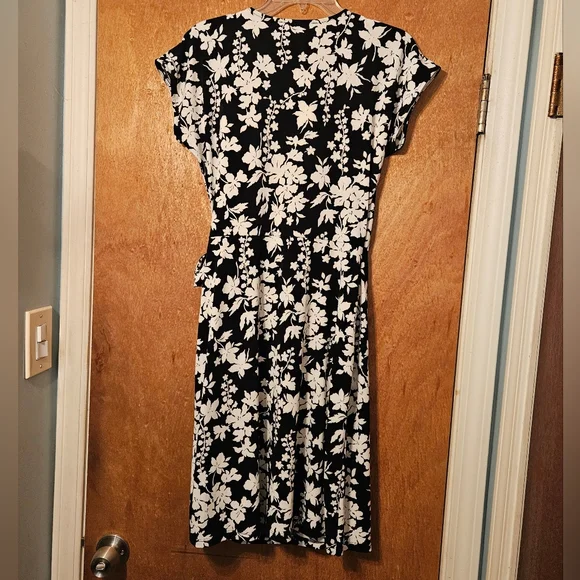 MICHAEL Michael Kors Black & White Floral Wrap Dress*Retails$110 - Picture 4 of 15